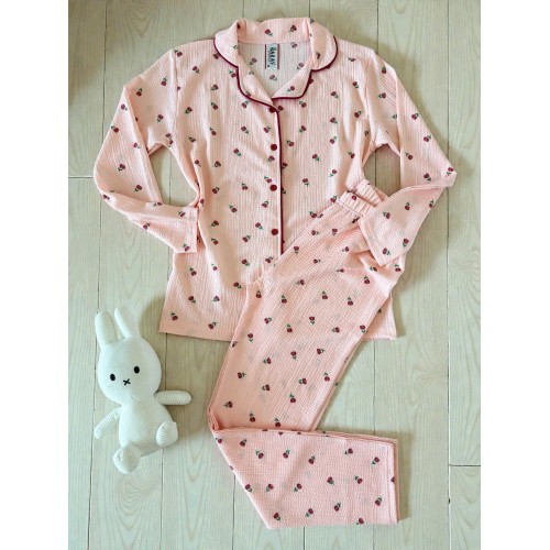 Pijama dama ieftina bumbac lunga cu pantaloni lungi roz si bluza roz cu imprimeu trandafiri