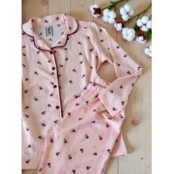 Pijama dama ieftina bumbac lunga cu pantaloni lungi roz si bluza roz cu imprimeu trandafiri