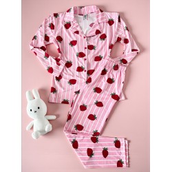 Pijama dama ieftina din bumbac fin, mai larguta - lejera cu pantaloni lungi si bluza lunga cu imprimeu Capsuni dungi roz