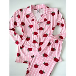 Pijama dama ieftina din bumbac fin, mai larguta - lejera cu pantaloni lungi si bluza lunga cu imprimeu Capsuni dungi roz