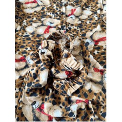 Pijama dama ieftina din bumbac fin, mai larguta - lejera cu pantaloni lungi si bluza lunga cu imprimeu Bears maro