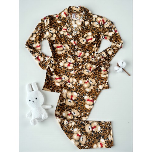 Pijama dama ieftina din bumbac fin, mai larguta - lejera cu pantaloni lungi si bluza lunga cu imprimeu Bears maro