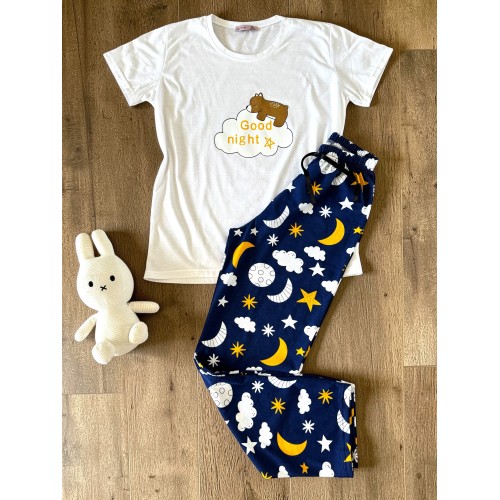 Pijama dama din bumbac cu pantaloni lungi bleumarin si tricou alb cu imprimeu GOOD NIGHT ursulet Pijama dama din bumbac cu pantaloni lungi bleumarin si tricou alb cu imprimeu GOOD NIGHT ursulet