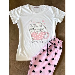 Pijama dama ieftina bumbac lunga cu pantaloni lungi roz cu inimioare si tricou alb cu imprimeu GOOD NIGHT pisicute adorabile
