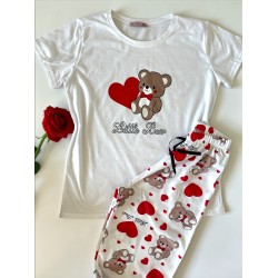 Pijama dama din bumbac ieftina cu pantaloni lungi cu inimioare si tricou alb cu imprimeu Little Bear HEARTS