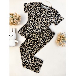 Pijama dama bumbac ieftina cu pantaloni lungi si tricou cu imprimeu animal print