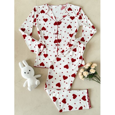 Pijama dama ieftina din bumbac alba cu pantaloni si bluza cu maneca lunga cu imprimeu INIMI ROSII