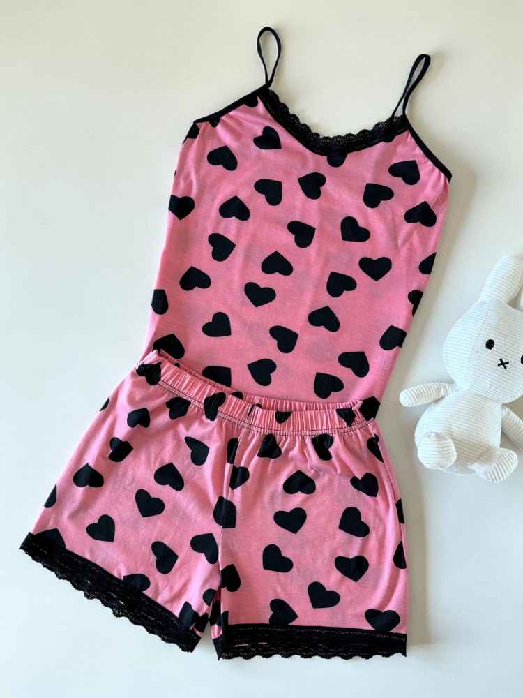 Pijama dama din bumbac roz super draguta cu maieu si pantaloni scurti cu dantela si imprimeu inimioare