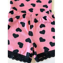 Pijama dama din bumbac roz super draguta cu maieu si pantaloni scurti cu dantela si imprimeu inimioare