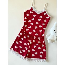 Pijama dama din bumbac rosie super draguta cu maieu si pantaloni scurti cu dantela si imprimeu inimioare