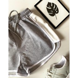 Pantaloni dama scurti sport gri cu dungi laterale albe