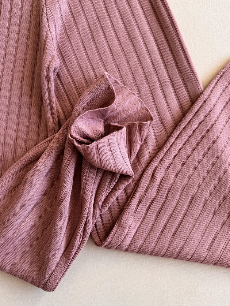 Pantaloni dama din tricot roz pudra cu snur in talie