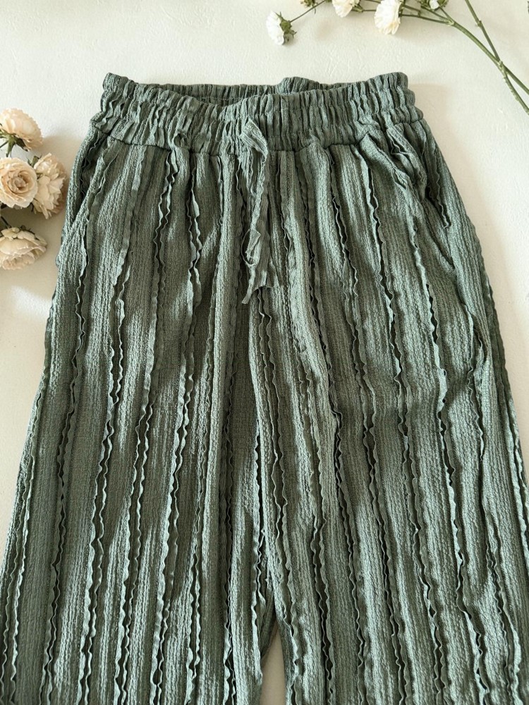 Pantaloni dama din bumbac khaki cu aspect creponat foarte versatili