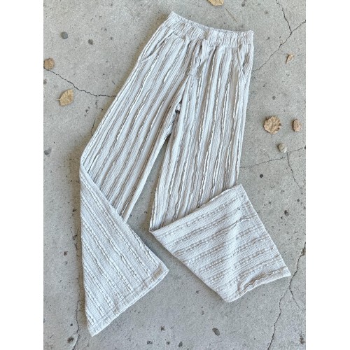 Pantaloni dama din bumbac gri deschis cu aspect creponat foarte versatili