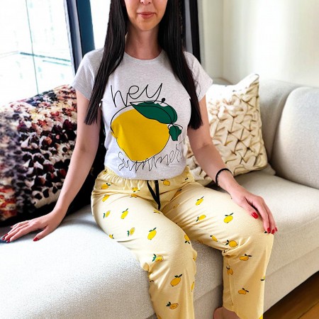 Pijama dama din bumbac cu pantaloni lungi galbeni si tricou cu imprimeu vesel Hey Summer Lemon