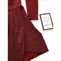 Rochie eleganta scurta stralucitoare visinie cu maneca lunga si decolteu in V