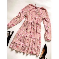 Rochie eleganta scurta roz cu volanase, maneci lungi si flori mici