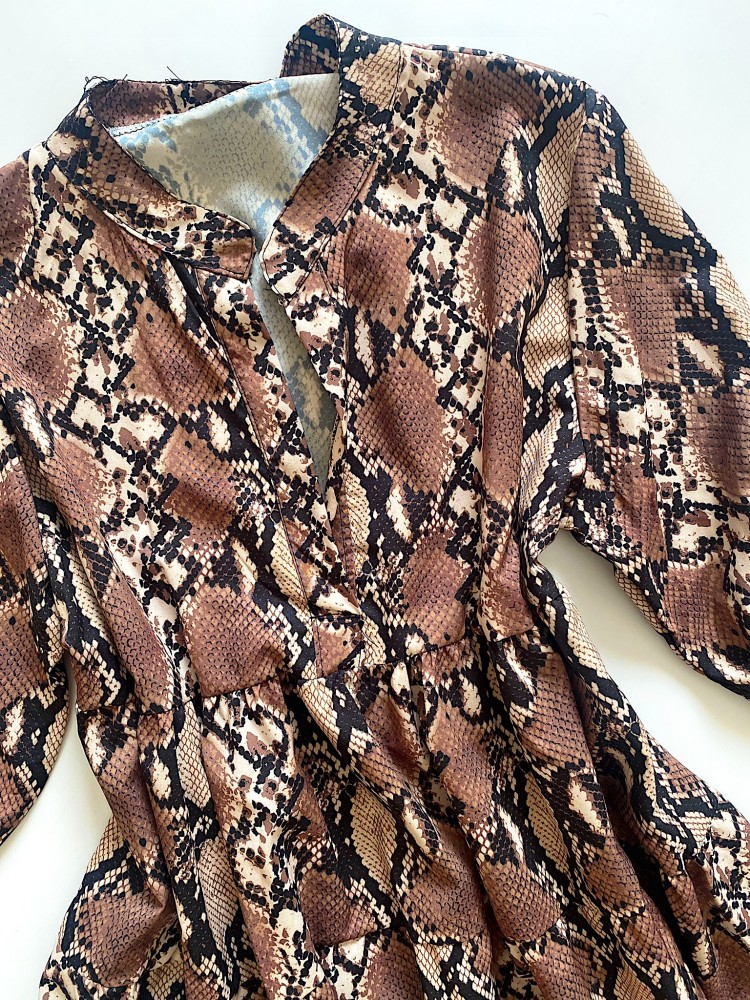 Rochie de zi ieftina lejera maro cu imprimeu snake
