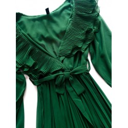 Rochie dama eleganta midi verde cu pliuri si volanase la decolteu