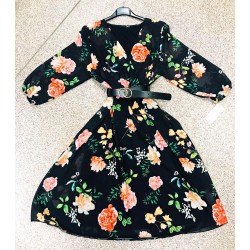 Rochie de vara ieftina midi neagra cu maneci lungi si imprimeu floral si curea in talie