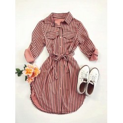 Rochie de zi ieftina roz stil camasa cu imprimeu linii si cordon in talie
