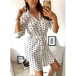 Rochie ieftina casual stil camasa alba cu puncte mari si cordon in talie