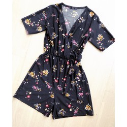 Salopeta dama scurta de vara neagra cu imprimeu floricele mici rosii