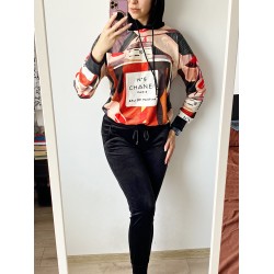 Trening dama din CATIFEA cu pantaloni lungi negri cu snur si bluza cu gluga imprimeu CHANEI NO5