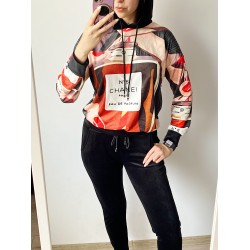 Trening dama din CATIFEA cu pantaloni lungi negri cu snur si bluza cu gluga imprimeu CHANEI NO5