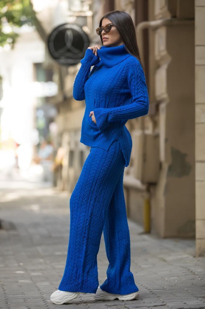 Trening dama din tricot albastru cu hanorac cu buzunar si pantaloni largi cu model impletit