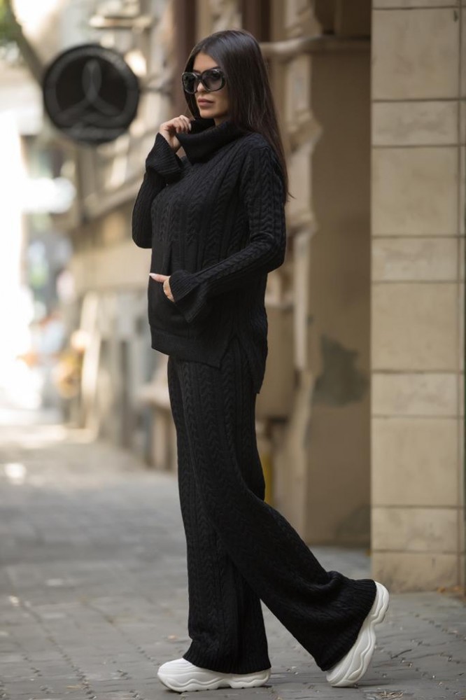 Trening dama din tricot negru cu hanorac cu buzunar si pantaloni largi cu model impletit