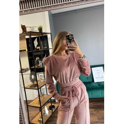 Trening dama superb roz din catifea cu pantaloni largi si bluza cu umeri bufanti