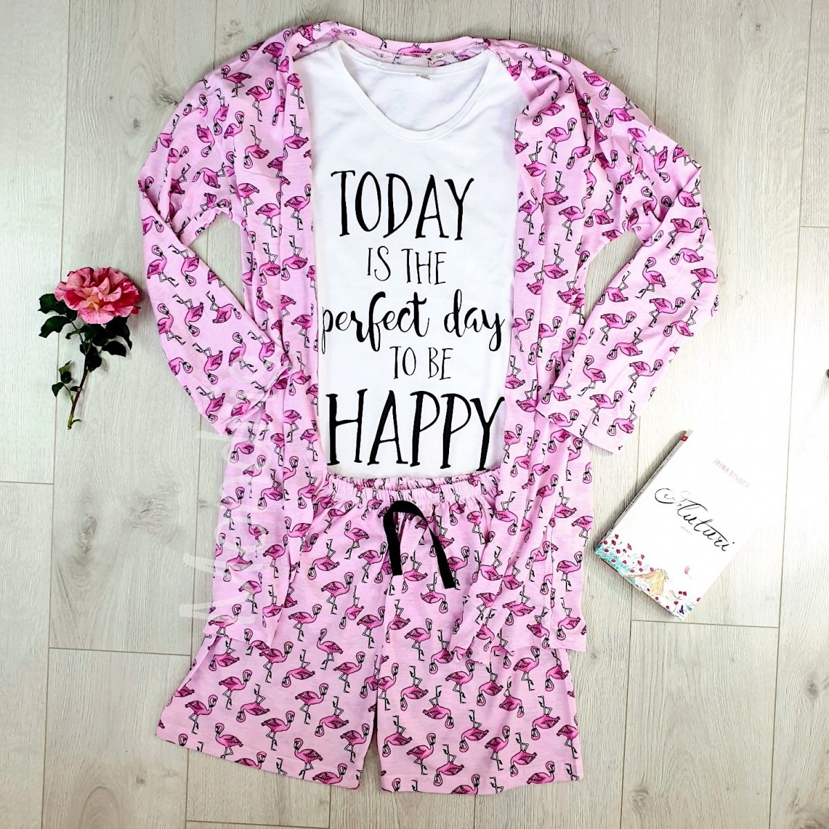 Set pijama dama 3 piese alcatuit din tricou + pantaloni scurti + halat roz cu imprimeu Perfect Day