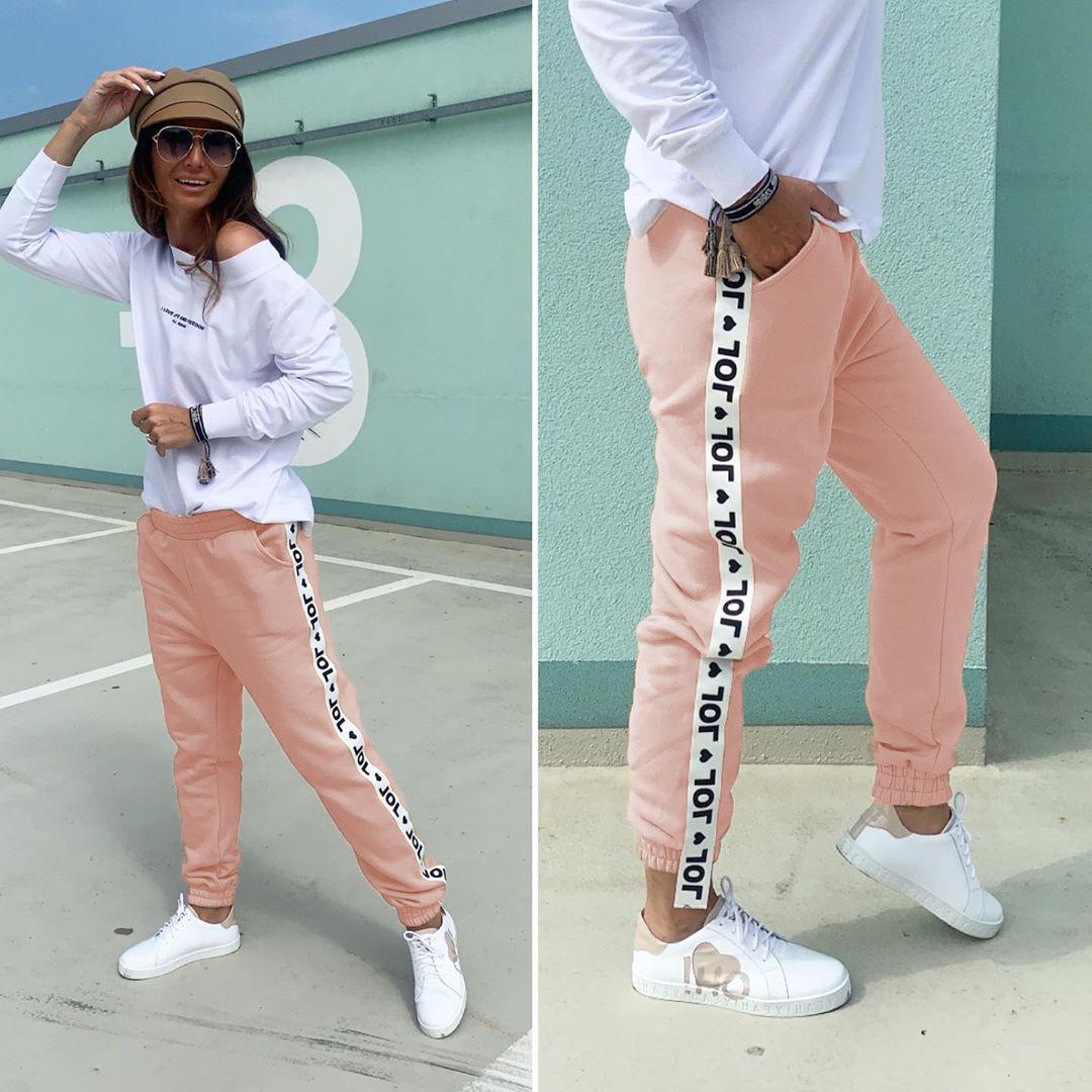 Pantaloni dama casual roz tip jogger cu dunga alba